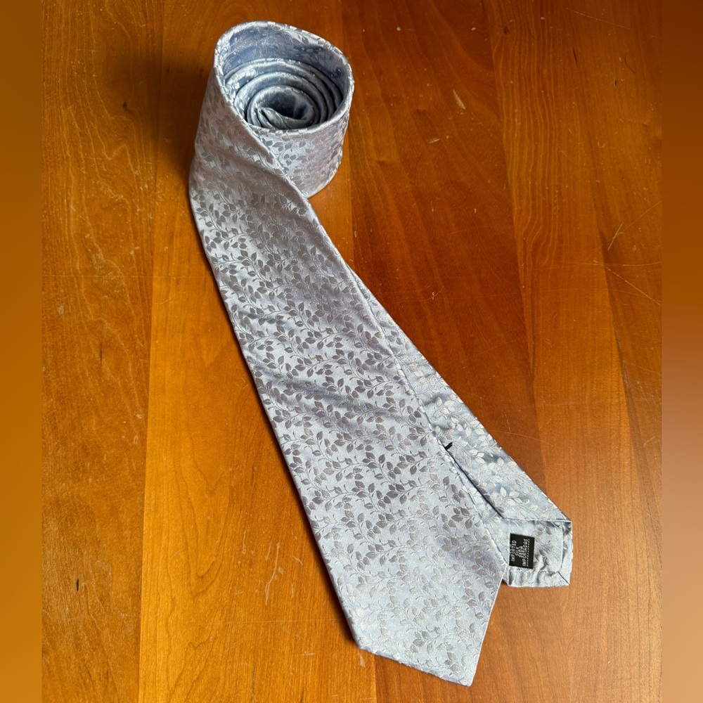 Calvin Klein Gorgeous Blue Men’s Tie Made in USA 100% Silk - EUC